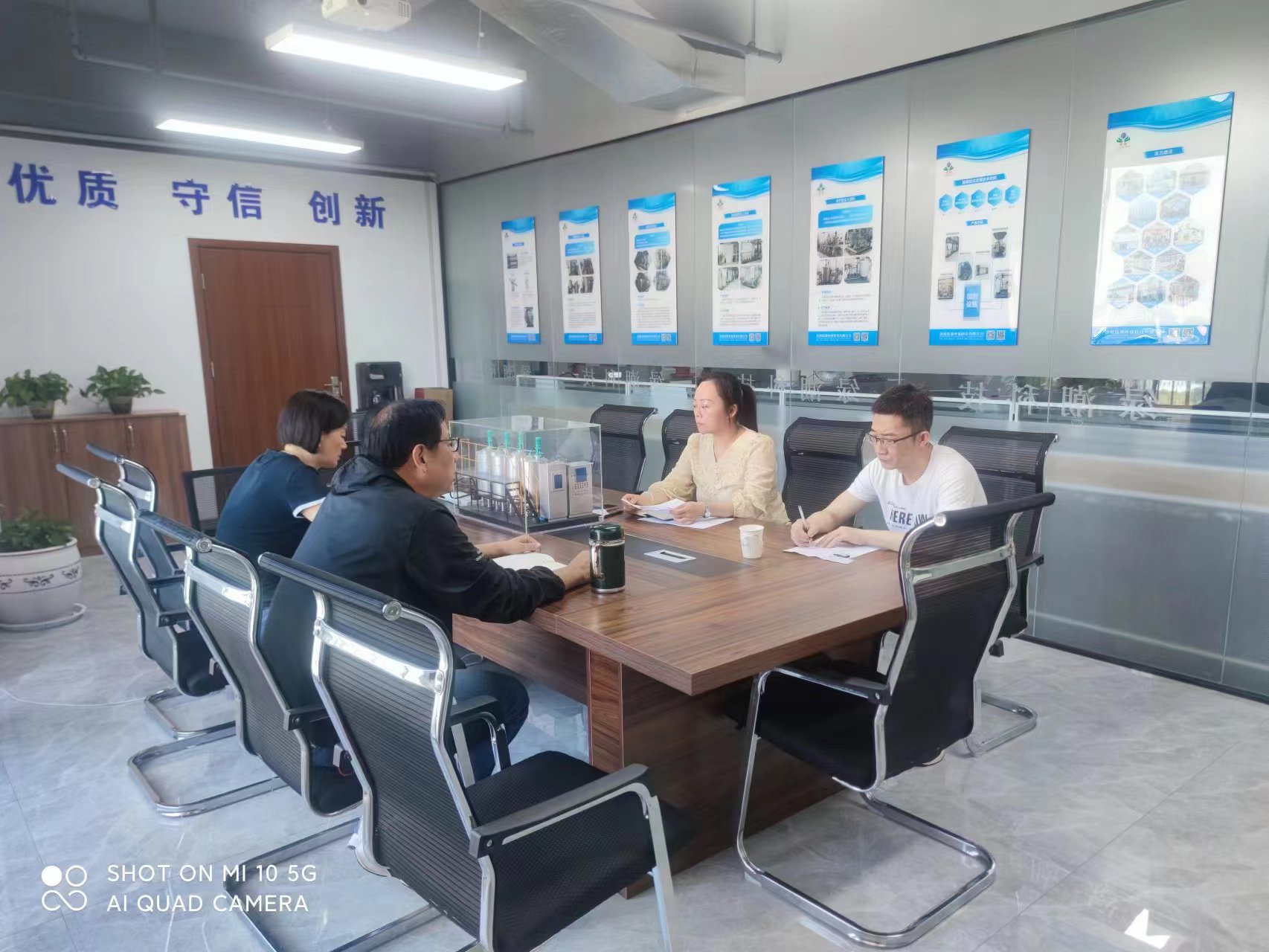 洛陽綠潮接待高新區(qū)經(jīng)濟運行部領(lǐng)導(dǎo)走訪